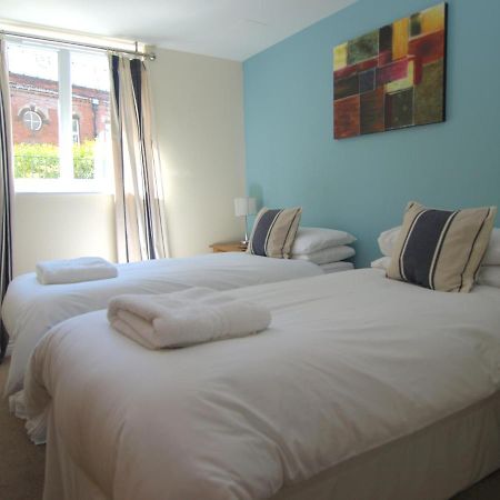 Brunswick Apartments EDI Room photo