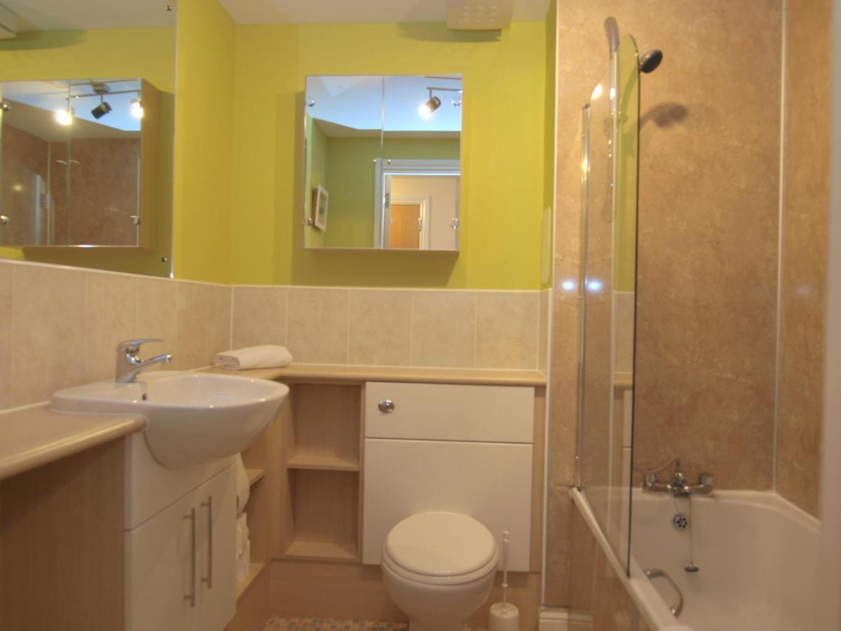 Brunswick Apartments EDI Room photo