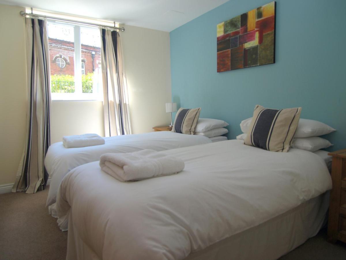 Brunswick Apartments EDI Room photo