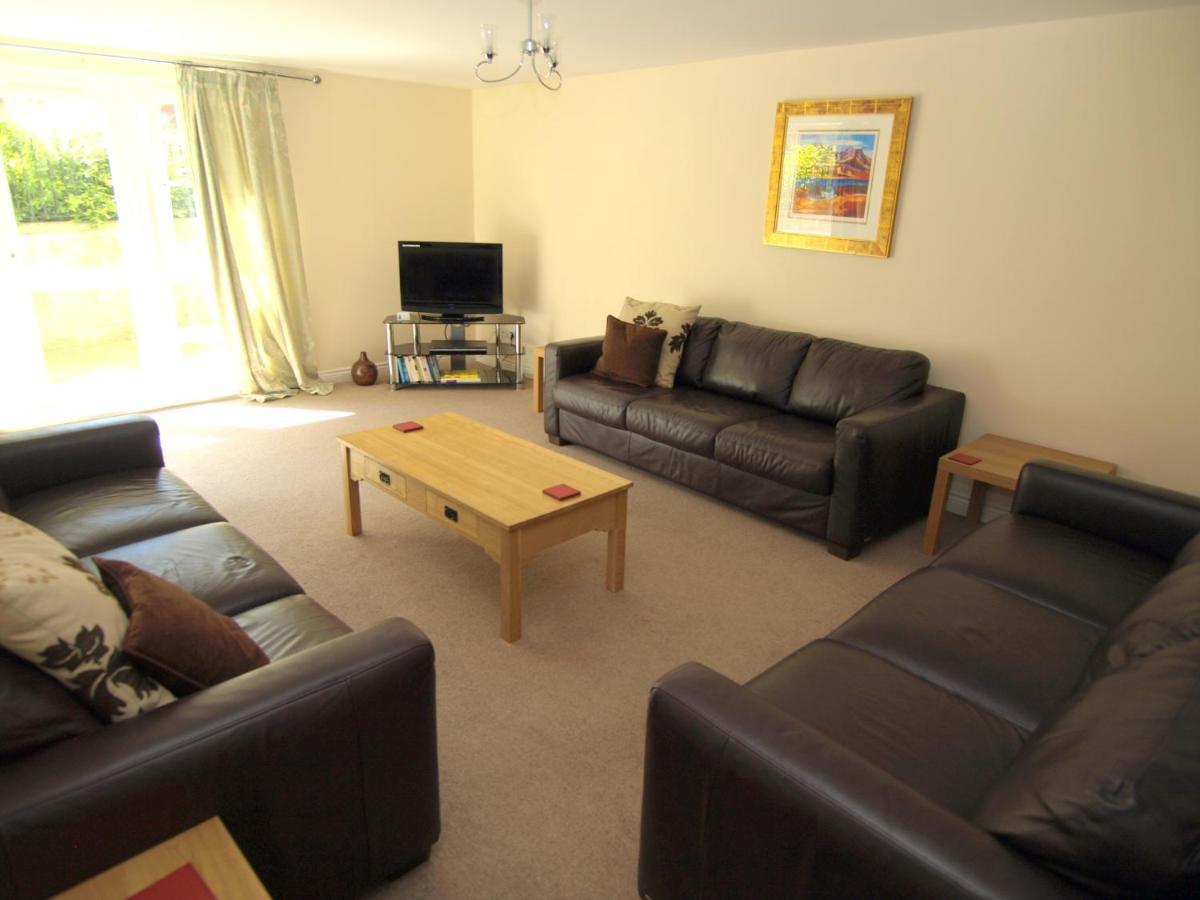 Brunswick Apartments EDI Room photo